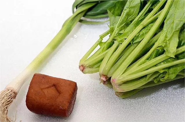 菠菜這樣做好之後比做湯喝的好吃100倍