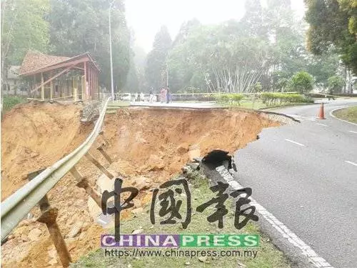 夠力!教育部訓練學院發生嚴重山崩,整條路都不見了!