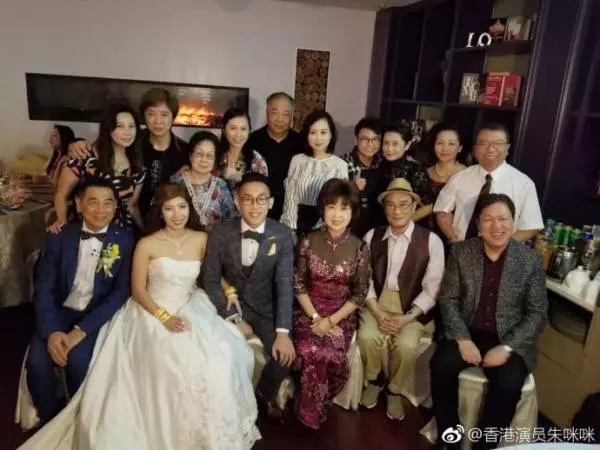 獅城與長子同住 朱咪咪幫媳婦洗衣 |