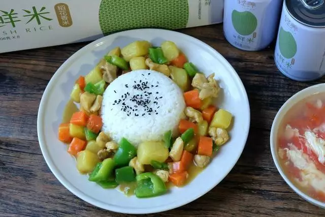 【土豆雞肉咖喱飯+番茄蛋花湯】讓孩子們吃得乾乾淨淨還會舔盤子