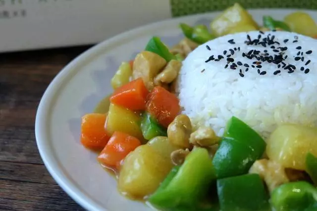 【土豆雞肉咖喱飯+番茄蛋花湯】讓孩子們吃得乾乾淨淨還會舔盤子