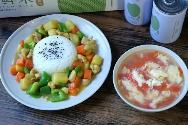 【土豆雞肉咖喱飯+番茄蛋花湯】讓孩子們吃得乾乾淨淨還會舔盤子
