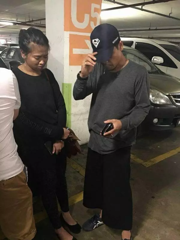 美女在AEON停車場被撬開車門偷東西!幸好現在夠多人不然後果不堪設想! !