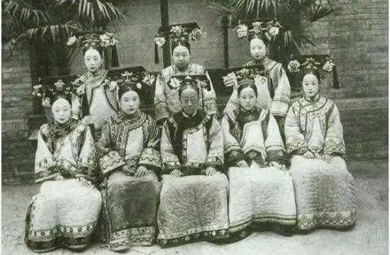《如懿傳》、《延禧攻略》顏值騙很大 真實版「清朝宮廷照」大揭秘