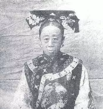 《如懿傳》、《延禧攻略》顏值騙很大 真實版「清朝宮廷照」大揭秘