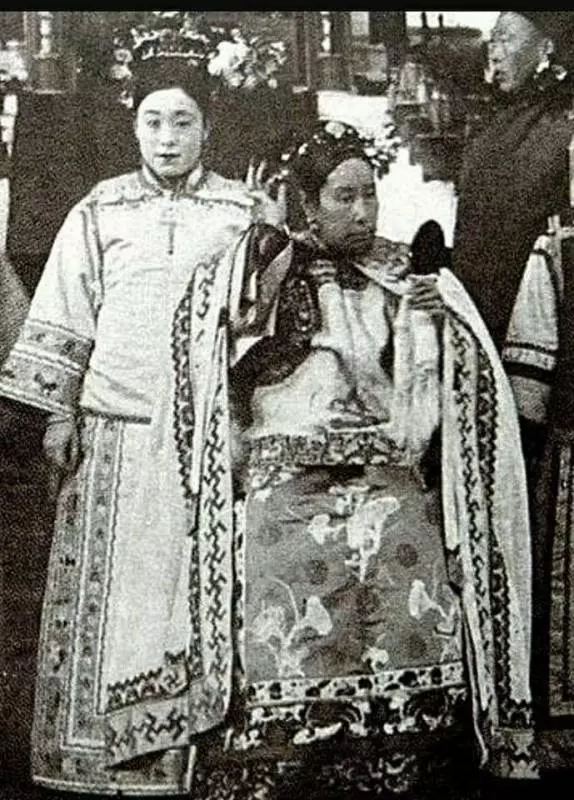 《如懿傳》、《延禧攻略》顏值騙很大 真實版「清朝宮廷照」大揭秘