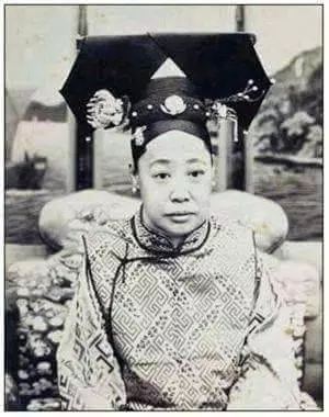 《如懿傳》、《延禧攻略》顏值騙很大 真實版「清朝宮廷照」大揭秘