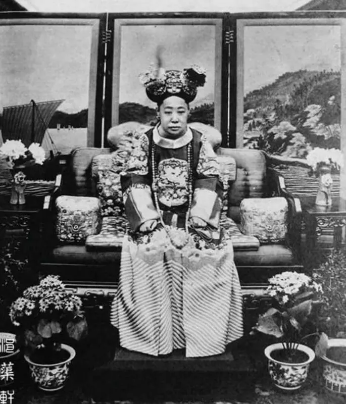 《如懿傳》、《延禧攻略》顏值騙很大 真實版「清朝宮廷照」大揭秘