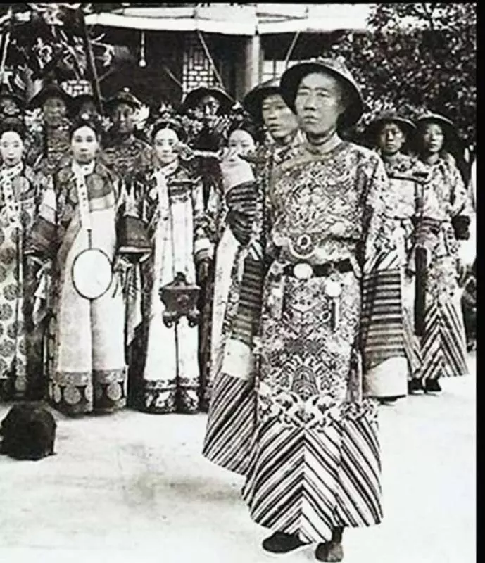 《如懿傳》、《延禧攻略》顏值騙很大 真實版「清朝宮廷照」大揭秘