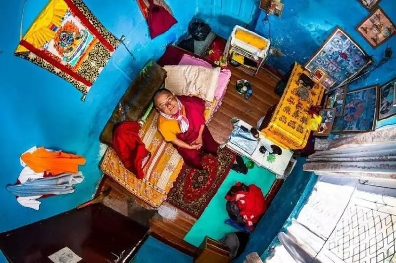 他走訪各國拍下「全世界的房間」!當櫻花妹房間曝光竟讓網友露出邪邪der笑容:照片太