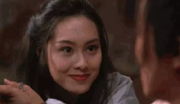 47歲朱茵一家近照,女兒容貌清秀獲贊小紫霞仙子,貫中哥發量告急