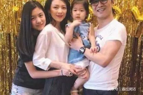 章子怡曬溫馨全家福,有誰注意到汪峰的手了?網友:看不下去了! -