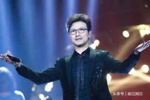 章子怡曬溫馨全家福,有誰注意到汪峰的手了?網友:看不下去了! -