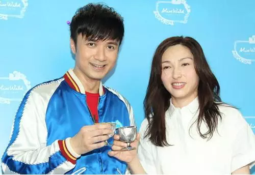 成名後不拋棄「丑妻」的7位男演員,每一個都是好男人的榜樣