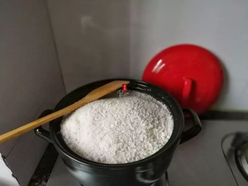 客家有道特色菜在家也能做,2.5斤一頓吃完不說,還直唆啦手指頭~