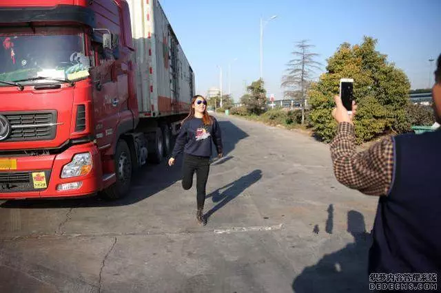 90後美女大貨車司機,安全行駛60萬公里,常年吃藥至今單身!