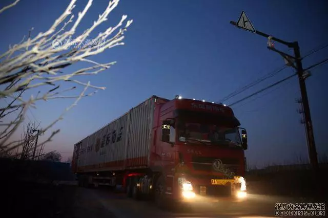 90後美女大貨車司機,安全行駛60萬公里,常年吃藥至今單身!