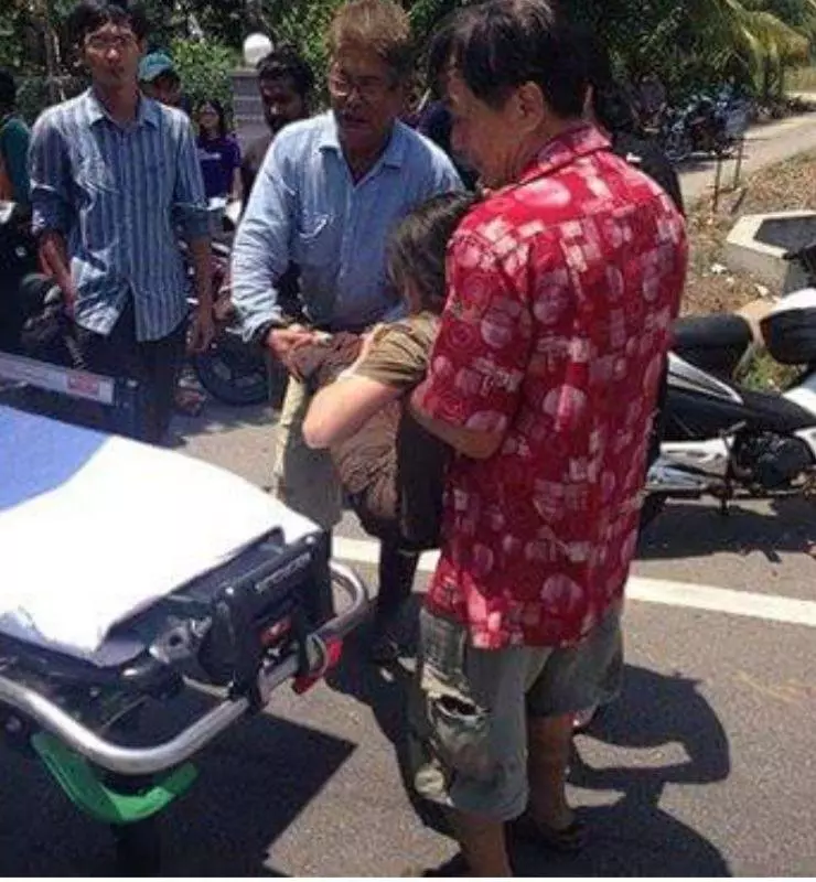 巴力峇九一所國中求學的女生,疑與同學口角,跳溝獲救