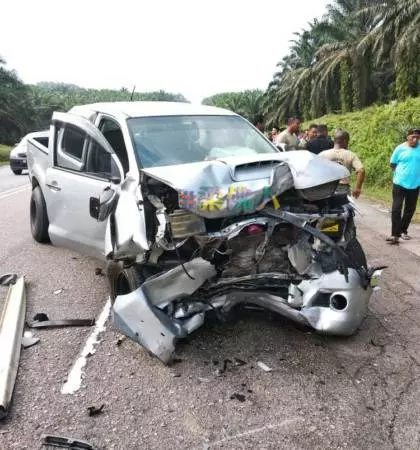 2車相撞奪2命 轎車變廢鐵