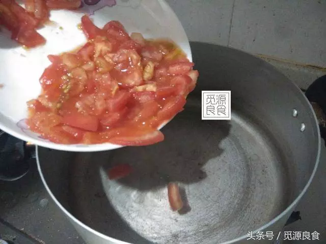 西紅柿雞蛋湯,很多人都做錯了,學會這個小竅門,蛋花漂亮又美味
