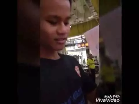 大馬人學學吧!馬來穆斯林情侶打包豬肉飯,他們的舉動沒有被罵反而感動網民……