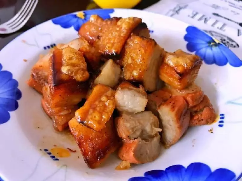 五花肉不炒不煮,這麼做,皮脆肉嫩不油膩,一口一塊真過癮!