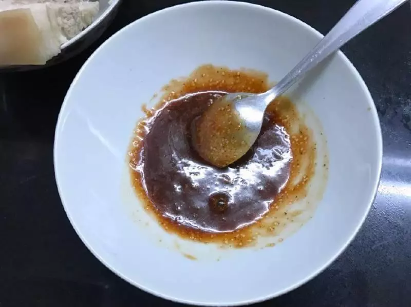 五花肉不炒不煮,這麼做,皮脆肉嫩不油膩,一口一塊真過癮!
