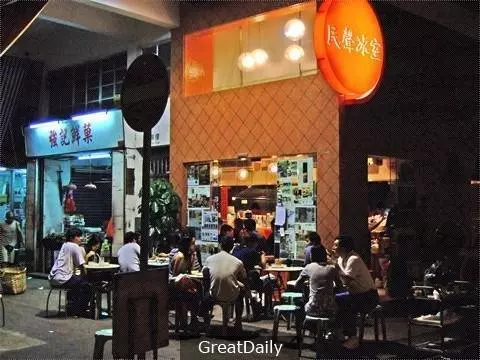 全港 8大比人吹大左既冰室,其實真係可以唔洗去試 -