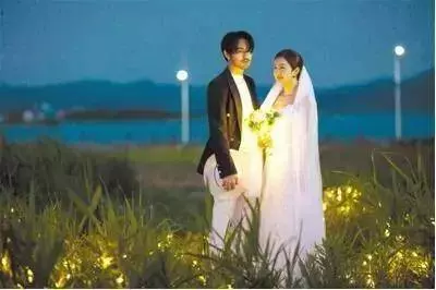小叔子結婚了,婆婆卻不讓我參加聽到鄰居說的話後,我跑去憤怒地掀翻了桌