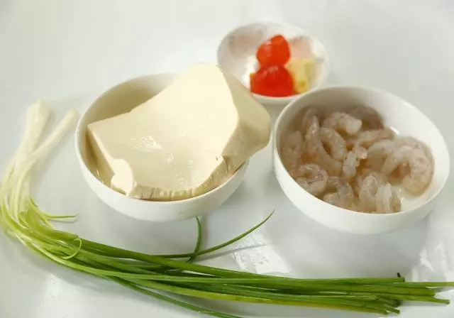 豆腐這麼做,好吃不一般顏色亮味道香,簡單省事連鹽都不用
