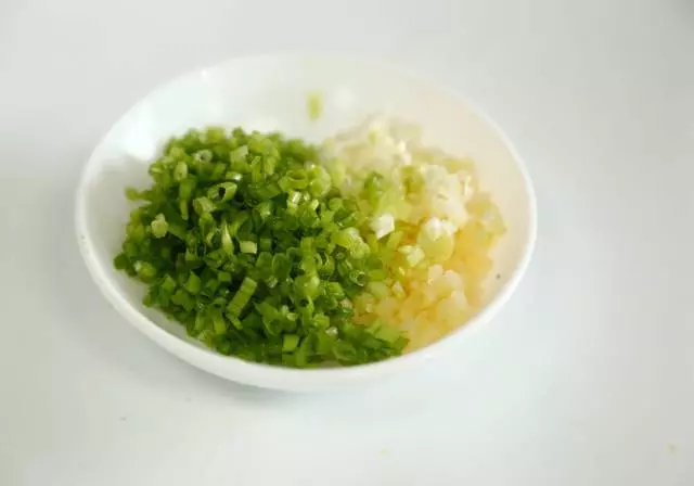 豆腐這麼做,好吃不一般顏色亮味道香,簡單省事連鹽都不用