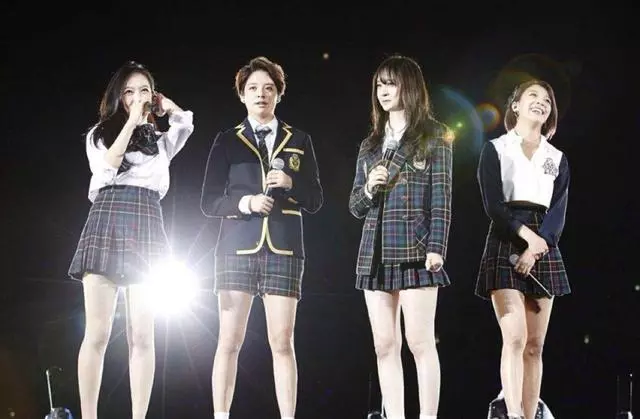 SM家族演唱會官宣:F(x)被「除名」引發粉絲不滿:心疼小破團!