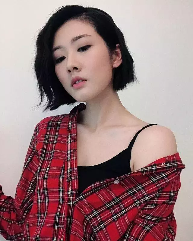 【演技深入民心】《再創世紀》演男仔頭的痴情女是華姐冠軍,戲外身材超正