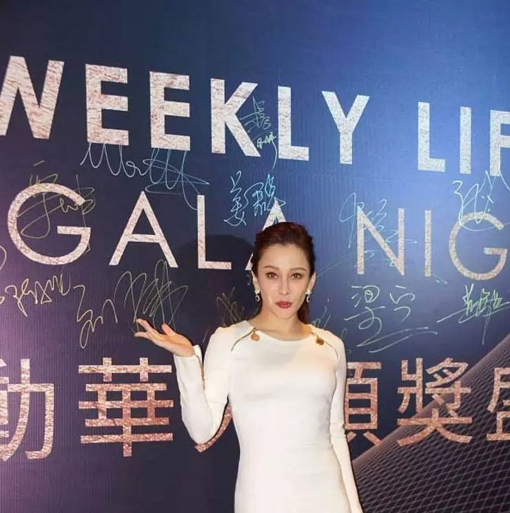 「蛇精臉」大軍又添一員,39歲溫嵐大變臉,畸形審美毀了自己