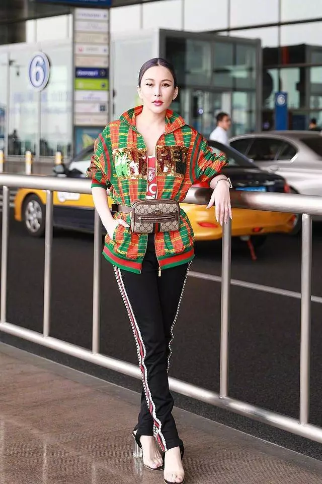 「蛇精臉」大軍又添一員,39歲溫嵐大變臉,畸形審美毀了自己
