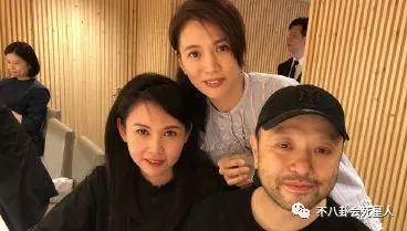 人到中年的袁詠儀再留長發,重回顏值巔峰,張智霖真的是賺到了