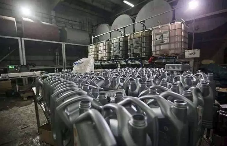 大馬驚現大量黑心滑機油大家換黑油的時候千萬要小心,有這4種特徵的滑機油你一定不能買
