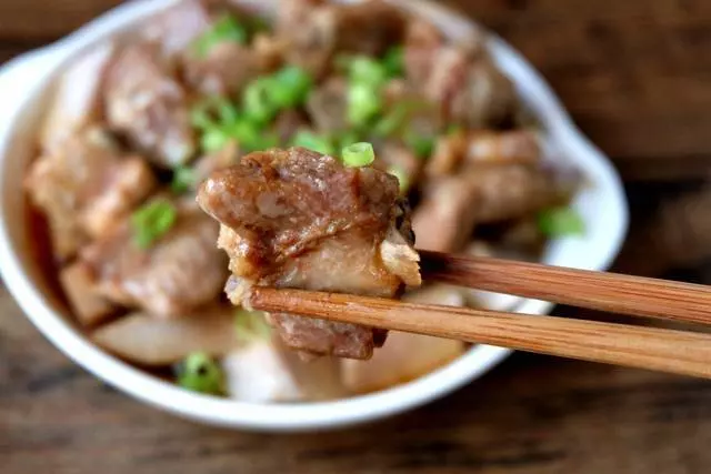 芋頭和排骨一起蒸,簡單易做營養美味