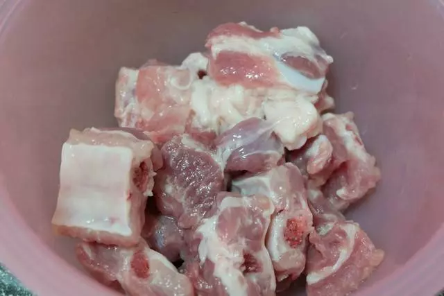 芋頭和排骨一起蒸,簡單易做營養美味