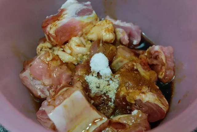 芋頭和排骨一起蒸,簡單易做營養美味