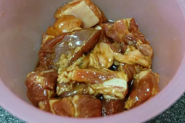 芋頭和排骨一起蒸,簡單易做營養美味