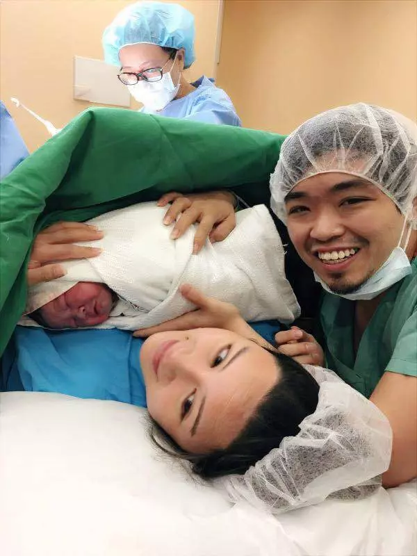 ◤中國妹被新加坡男慘當『生仔工具』?◢生完孩子10多天就被老公和家婆趕出家門 無法看到小baby 網民:超級賤男