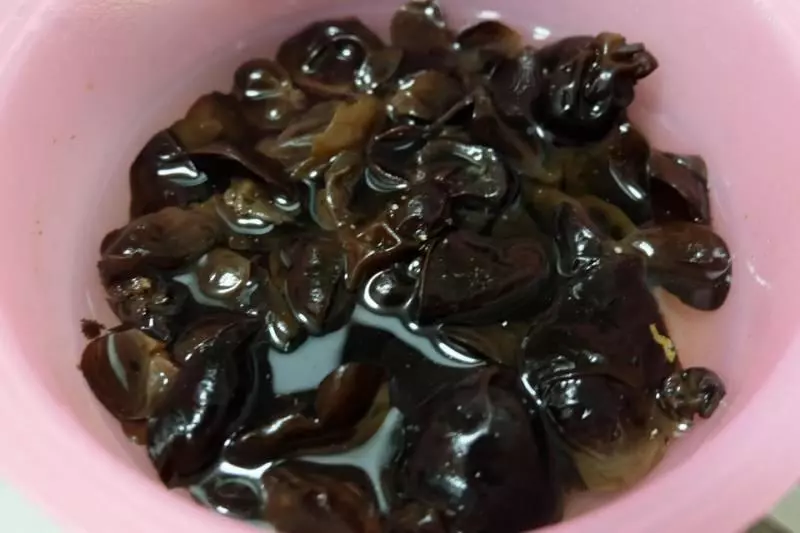 這道菜簡單省事,焯水燙熟隨手一拌,營養豐富清爽不油膩