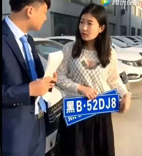 超扯「女車主」拿到新車牌後,車牌號碼讓她「害羞」尷尬,都不想掛車牌了 -