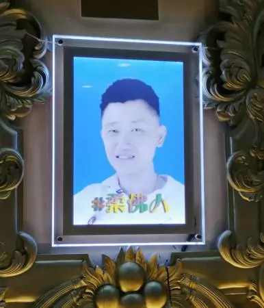 「疑錢財糾紛,華裔男遭3槍奪命案」;柔州副總警長拿督莫哈末卡馬魯丁證實,死者相信遭人尋仇,被兩名兇徒連開4槍奪命