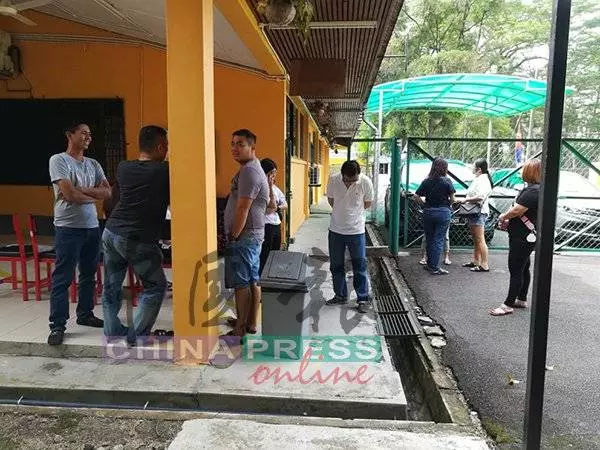 「疑錢財糾紛,華裔男遭3槍奪命案」;柔州副總警長拿督莫哈末卡馬魯丁證實,死者相信遭人尋仇,被兩名兇徒連開4槍奪命