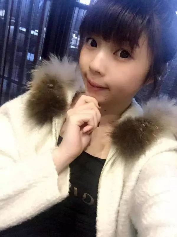 吃肉骨茶認識新朋友,23歲美女喝酒後泳池嬉戲,不幸發生意外母親:命中註定逃不過這一劫