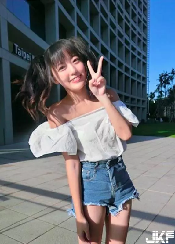 交大理工超Q正妹吃飯時，把客人都甜暈了