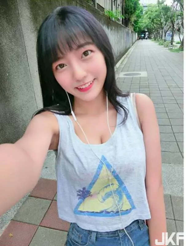 交大理工超Q正妹吃飯時，把客人都甜暈了