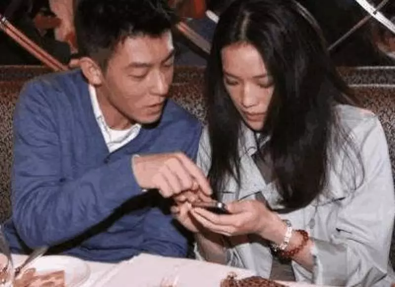 陳冠希應采兒照片流出,陳小春稱不在意,網友:你也不是好人